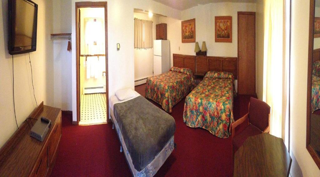 Chateau Motor Lodge Grand Island Room photo