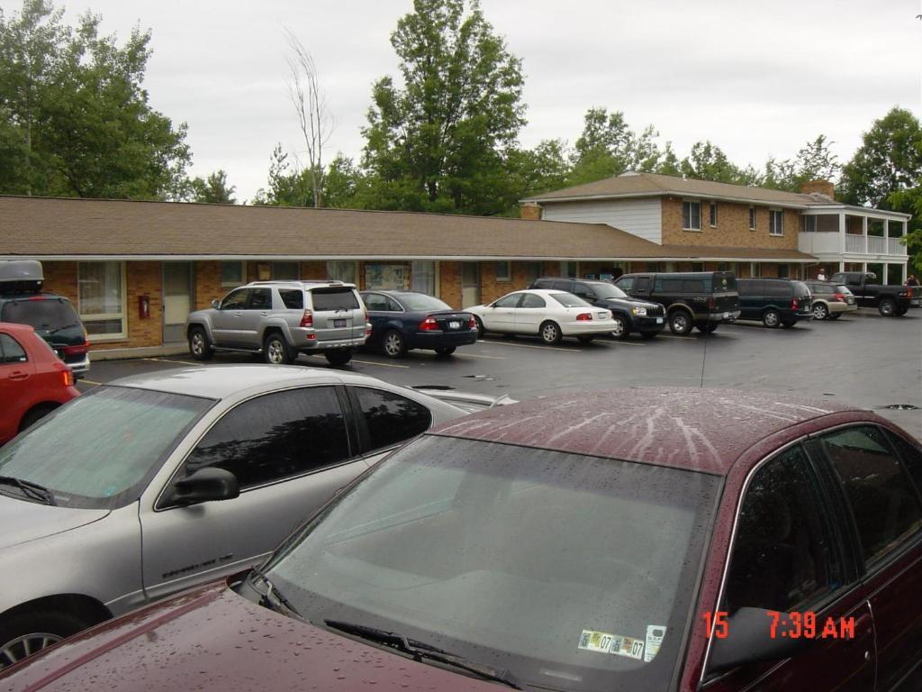 Chateau Motor Lodge Grand Island Exterior photo